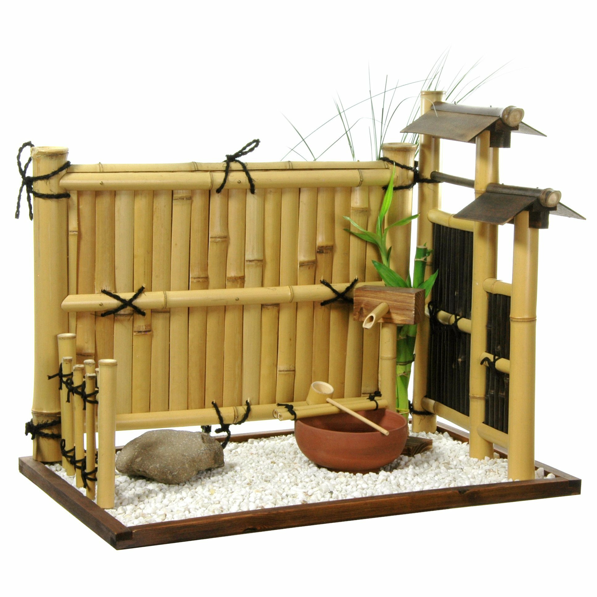 Фонтан из бамбука для сада в японском стиле